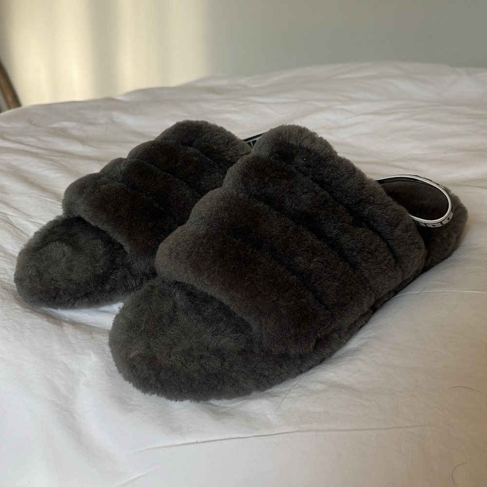 UGG Women’s Fluff Yeah Slides Gray NWOT Slipper/Sandals Size 6